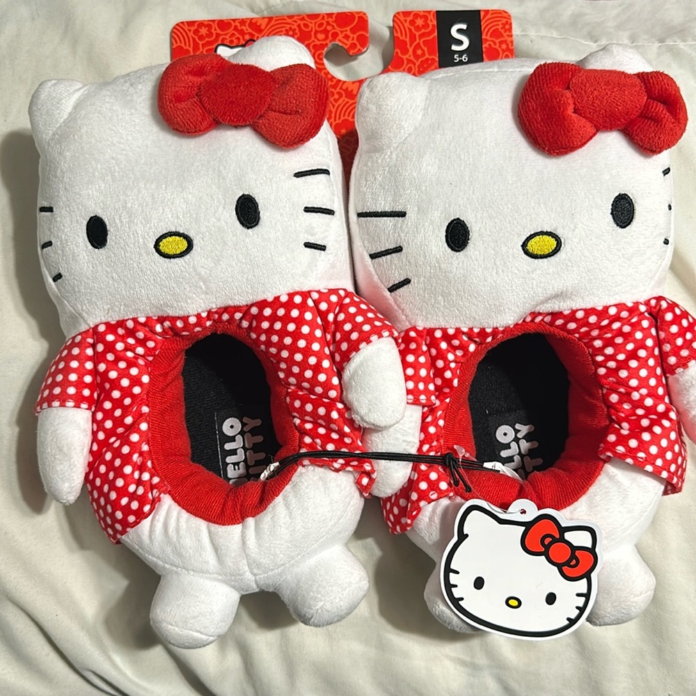 Hello kitty white and red slippers with‎ red bow size small (5-6)